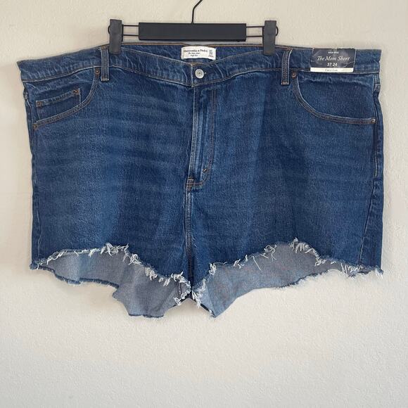 Abercrombie High Rise The Mom Short Curve Love Denim Cutoff Hem NEW - Size 37/24 - Picture 3 of 8